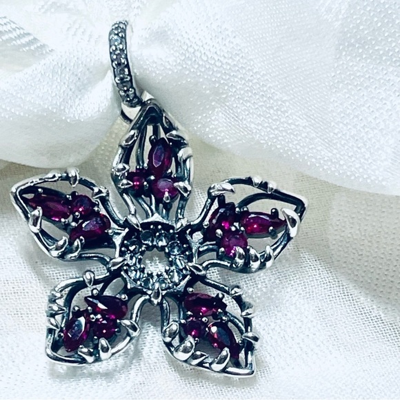 👹 NWOT Stranger Things Demogorgon Charm ⚡ - Picture 9 of 15